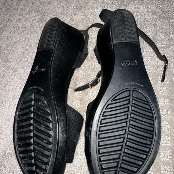 Crocs Black Leigh Ann Metal Block Women Wedges Heels - Picture 3 of 4